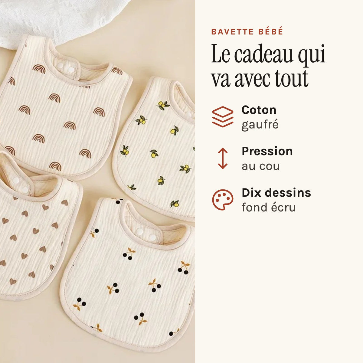 Bavette bébé en coton gaufré, motif imprimé sur fond écru, quatre motifs sur fond écru