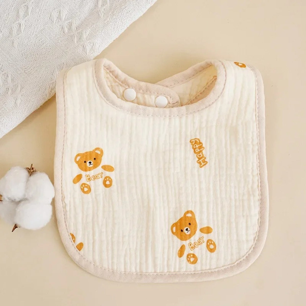 Bavette bébé en coton gaufré, motif imprimé sur fond écru, motif oursons, fond écru