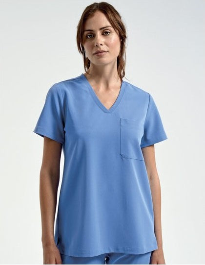 Blouse femme de travail col V, bleu ciel, photo portée