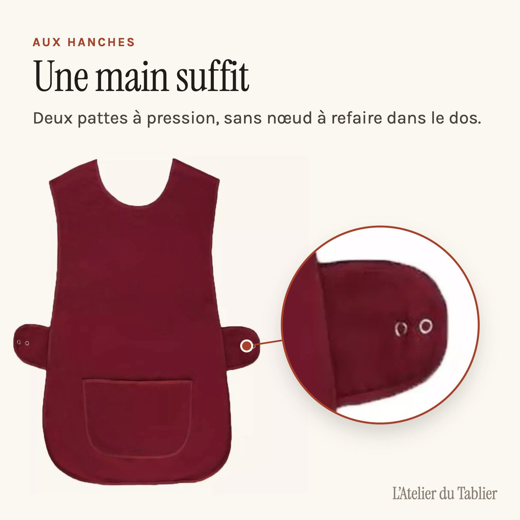 Tablier chasuble ATSEM, à enfiler sans passer par la tête, bordeaux, patte à pression sur la hanche