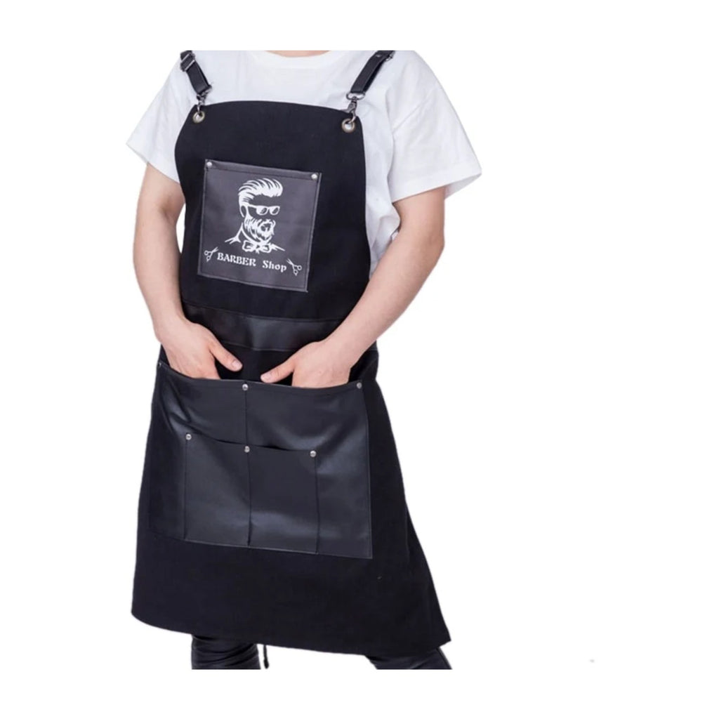 Barberschürze Schwarz mit Taschen, Aufnäher Barber Shop, getragen