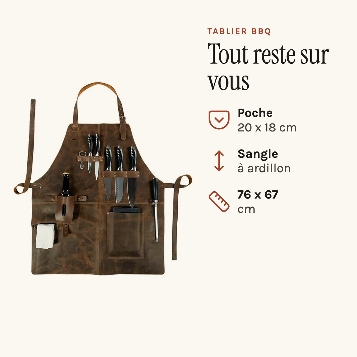 Tablier BBQ équipé, passants à couteaux et étui à bouteille, couteaux et bouteille sur le tablier