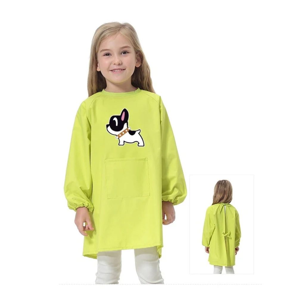 Kinderschürze für die Schule, Mädchen, mit kleinem Hund, Hellgrün, getragen