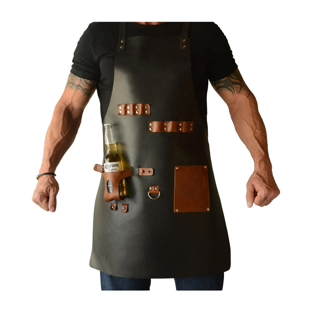 Grillschürze mit Flaschenhalter, Schwarz, getragen