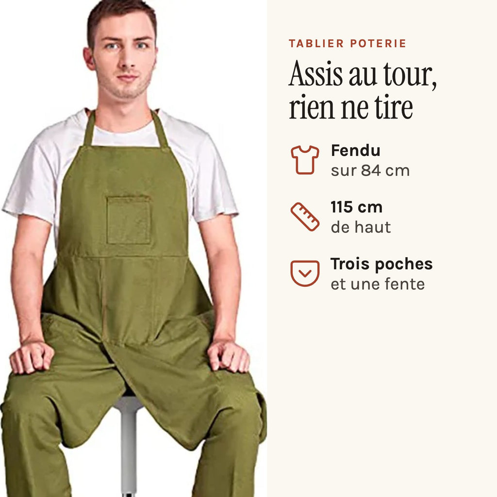 Tablier poterie long, fendu sur toute la jupe, vert, porté assis