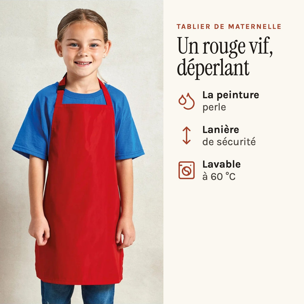 Tablier rouge pour la maternelle, rouge, porté par une enfant